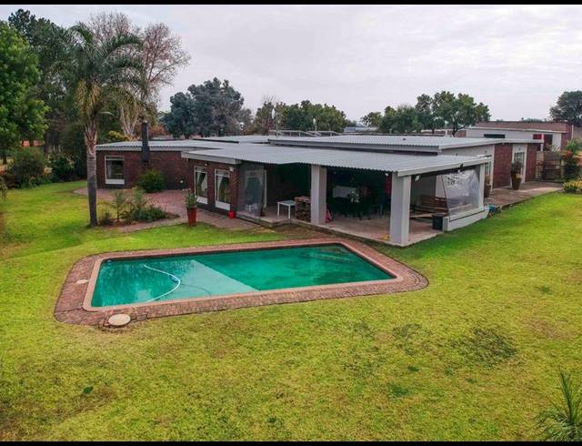 FARM FOR SALE IN ZONNEHOEWE